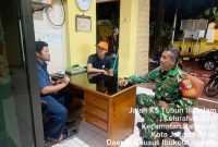 Ciptakan Keamanan Malam Hari, Babinsa Koramil 03/GP Patroli Siskamling Bersama PPSU Kelurahan Slipi