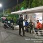 Jaga Keamanan dan Antisipasi Kerawanan Malam, Babinsa Koramil 03/GP Serda Kamit Beri Arahan Warga Ronda Malam di Kota Bambu Utara