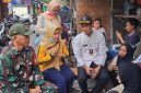 Langkah Preventif Cegah DBD, Babinsa Koramil 01/Taman Sari Pelda Wakdinator Bersama Tiga Pilar Gencarkan Komsos dan Cek Jentik Nyamuk di Wilayah Maphar