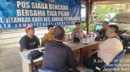 Pererat Silaturahmi, Babinsa Koramil 03/GP Koptu Hendrik Gelar Komsos di Jelambar Baru