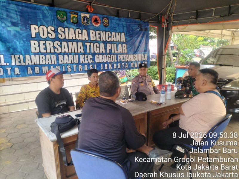 Pererat Silaturahmi, Babinsa Koramil 03/GP Koptu Hendrik Gelar Komsos di Jelambar Baru