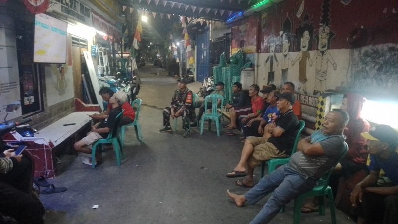 Ajang Kemanunggalan TNI dan Rakyat, Koramil 01/Taman Sari Gelar Nobar Sepakbola Gembira Bersama Warga