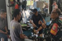 Babinsa Koramil 03/Grogol Petamburan Perkuat Sinergi dengan Ketua RT, Bangun Kewaspadaan Warga Demi Terciptanya Lingkungan Aman dan Kondusif