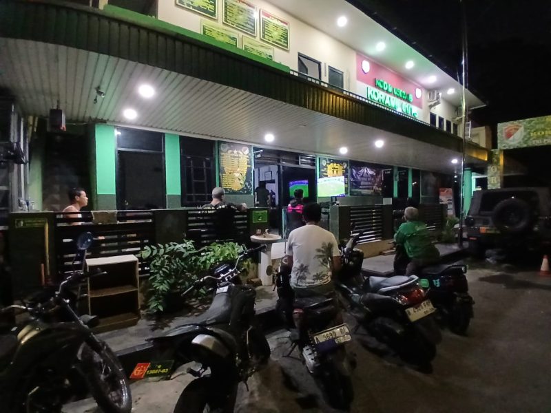 Sebagai Sarana Komsos Kebangsaan, Koramil 01/Taman Sari Satukan Kebersamaan TNI dan Rakyat Lewat Nobar Piala Dunia 2026 Sambut Kemenangan Argentina Tundukkan Inggris 2-1