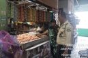 Harga Sembako Jakarta Barat Relatif Stabil, Babinsa Koramil 03/Grogol Petamburan Monitoring Ketersediaan Bahan Pokok