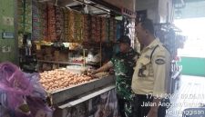 Harga Sembako Jakarta Barat Relatif Stabil, Babinsa Koramil 03/Grogol Petamburan Monitoring Ketersediaan Bahan Pokok