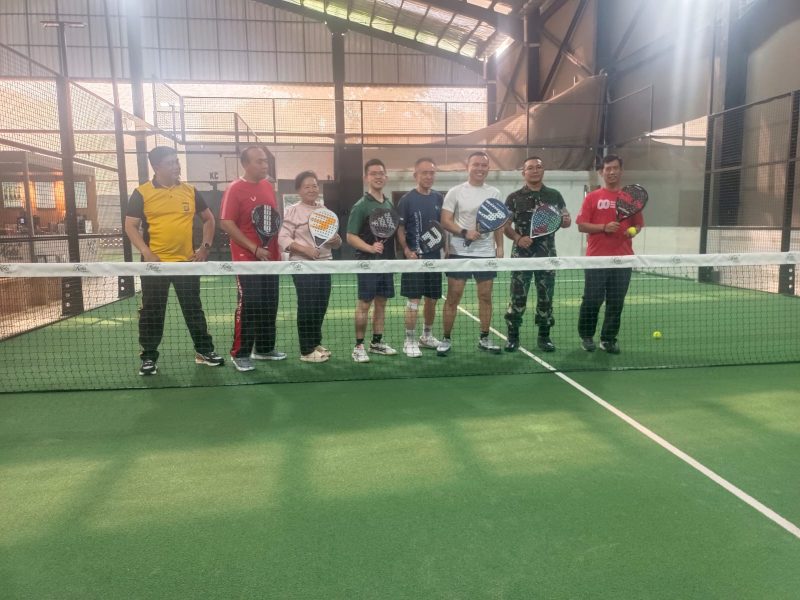 Pererat Sinergitas Tiga Pilar, Danramil 01/Taman Sari Mayor Inf Manatap Rajagukguk Bersama Camat dan Kapolsek Jalin Kebersamaan Lewat Olahraga Padel