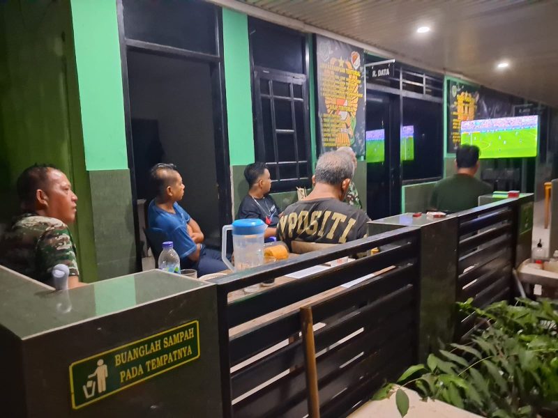 Perebutan Posisi Ketiga Piala Dunia 2026, Koramil 01/Taman Sari Nobar Kebangsaan Perkuat Kebersamaan dan Semangat Persatuan Bersama Warga