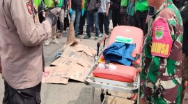 Menyalip dari Sisi Kiri Berujung Maut, Sinergi Babinsa Koramil 03/GP Serka Awaludin dan Aparat Tiga Pilar Bergerak Cepat Tangani Kecelakaan Lalu Lintas di Kemanggisan