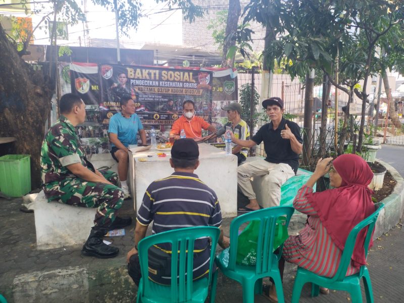 Jangkau Masyarakat dan Pekerja Lapangan, Koramil 03/GP Hadir Menyehatkan Masyarakat Melalui Bakti Sosial Kesehatan Kodim 0503/JB