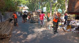Gerak Cepat Satgas Sampah Koramil 03/GP, Bersihkan Jalur Inspeksi Slipi Demi Wujudkan Jakarta Barat yang Bersih dan Sehat