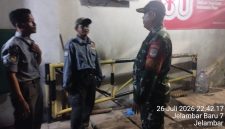 Malam Tak Pernah Lengah, Babinsa Koramil 03/GP Perkuat Siskamling dan Bangun Kewaspadaan Warga Jelambar
