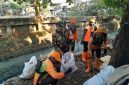 Kali Gendong Bersih, Lingkungan Sehat, Sinergi Babinsa Koramil 03/GP Bersama Tiga Pilar dan Warga Tanjung Duren Utara Wujudkan Aksi Nyata