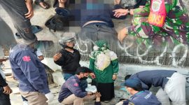 Laka Lantas Pengendara Motor dan Angkot, Babinsa Koramil 03/GP Serka Awaludin Gerak Cepat Bantu Evakuasi Korban