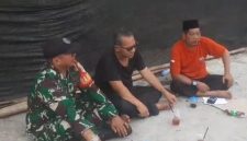 Merajut Sinergi, Babinsa Koramil 03/GP Komsos Dengan Tokoh Masyarakat Palmerah, Stabilitas Keamanan Jadi Tanggung Jawab Bersama