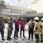 Respon Cepat Kebakaran Area Parkir Hotel Pullman, Koramil 03/GP Kerahkan Personil dan 2 Unit Water Tank TNI AD Bantu Jinakkan Si Jago Merah Dalam 30 Menit
