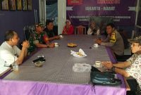 Ajak Warga Sulap Lahan Tidur Jadi Kebun Pangan, Babinsa Koramil 03/GP Komsos Perkuat Sinergi TNI-Polri dan Warga