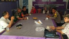 Ajak Warga Sulap Lahan Tidur Jadi Kebun Pangan, Babinsa Koramil 03/GP Komsos Perkuat Sinergi TNI-Polri dan Warga