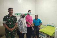 Wujud Kepedulian, Danramil 03/GP Dampingi Ketua Persit KCK Cabang XVII Jenguk Perwira Kodim 0503/JB yang Dirawat