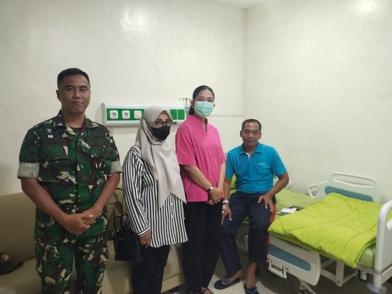 Wujud Kepedulian, Danramil 03/GP Dampingi Ketua Persit KCK Cabang XVII Jenguk Perwira Kodim 0503/JB yang Dirawat