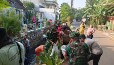 Semangat Gotong Royong, Danramil 03/GP Mayor Kav Tri Atmojo Pimpin 124 Personel Gabungan Turun Tangan Benahi Saluran Air Slipi III
