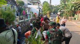 Semangat Gotong Royong, Danramil 03/GP Mayor Kav Tri Atmojo Pimpin 124 Personel Gabungan Turun Tangan Benahi Saluran Air Slipi III