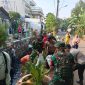 Semangat Gotong Royong, Danramil 03/GP Mayor Kav Tri Atmojo Pimpin 124 Personel Gabungan Turun Tangan Benahi Saluran Air Slipi III