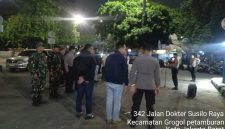 Bersatu Cegah Tawuran dan Balap Liar, Babinsa Koramil 03/GP Sinergi Bersama Tiga Pilar di Grogol