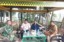 Perkuat Sinergi Kewilayahan, Babinsa Koramil 03/GP Komsos Bersama Perangkat Kelurahan dan Warga Wijaya Kusuma