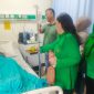 Danramil 03/GP Mayor Kav Tri Atmojo dan Ketua Persit KCK Ranting 4 Koramil 03/GP Ny. Nita Tri Atmojo Hadir Berikan Semangat, Besuk Sertu Hendro yang Tengah Jalani Perawatan