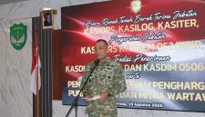 Sertijab Pejabat Staf Korem 052/Wijayakrama, Danrem Tekankan Profesionalisme dan Loyalitas Pengabdian