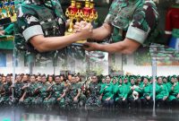 Jelang HUT Kemerdekaan RI ke-81, Ketua Persit KCK Ranting 2 Koramil 01/TS Dampingi Danramil 01/TS Terima Penghargaan Koramil Terbaik dari Dandim 0503/Jakarta Barat