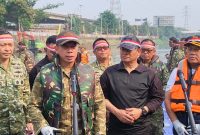 Bersama Rakyat Menjaga Alam, Pangdam Jaya dan Kapolda Metro Jaya Pimpin Karya Bakti Bersih Sungai Sambut HUT RI ke-81