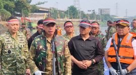 Bersama Rakyat Menjaga Alam, Pangdam Jaya dan Kapolda Metro Jaya Pimpin Karya Bakti Bersih Sungai Sambut HUT RI ke-81