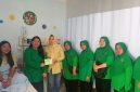Wujud Kepedulian dan Kasih, Ketua Persit KCK Ranting 4 Koramil 03/GP Ny. Nita Tri Atmojo Jenguk Putri Koptu Bambang di RSUD Matraman