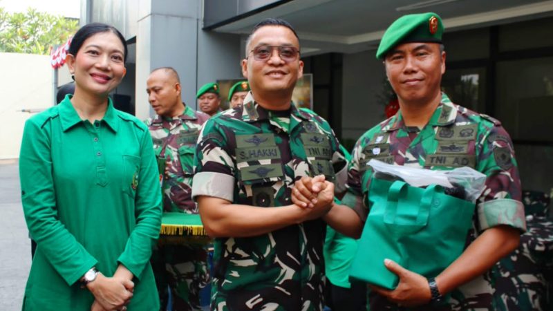 Dandim Awards Sambut HUT Kemerdekaan RI ke-81, Dandim 0503/Jakarta Barat Berikan Penghargaan Danramil Terbaik Kepada Danramil 03/GP Mayor Kav Tri Atmojo
