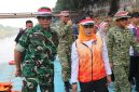 Wujud Sinergi Semarakkan HUT ke-81 RI, Dandim 0503/JB Letkol Inf Saputra Hakki Bersama Forkopimko Jakarta Barat Karya Bakti TNI Bersatu Bersihkan Sungai