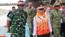 Wujud Sinergi Semarakkan HUT ke-81 RI, Dandim 0503/JB Letkol Inf Saputra Hakki Bersama Forkopimko Jakarta Barat Karya Bakti TNI Bersatu Bersihkan Sungai