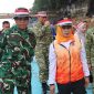 Wujud Sinergi Semarakkan HUT ke-81 RI, Dandim 0503/JB Letkol Inf Saputra Hakki Bersama Forkopimko Jakarta Barat Karya Bakti TNI Bersatu Bersihkan Sungai