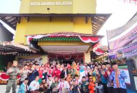 Momentum Perkuat Nasionalisme, Babinsa Koramil 03/GP Pelda Nur Jaelani Pimpin Upacara HUT ke-81 RI di Kelurahan Kota Bambu Selatan