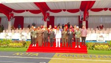 Danramil 01/Tgr Mayor Inf Jefry Sipayung Pimpin Upacara Penurunan Bendera HUT ke-81 RI Tingkat Kota Tangerang