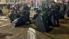 Tak Hanya Amankan HUT RI ke-81, Prajurit Kodam Jaya Bersihkan Kawasan Monas