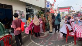 Cegah Penyakit Menular, Babinsa Koramil 03/GP Kawal Warga Grogol Ikuti Cek Kesehatan Gratis dan Penyuluhan TBC