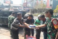 Pulihkan Situasi Pasca Unjuk Rasa Koramil 03/GP Gelar Patroli dan Distribusikan Sembako serta Nasi Kotak di Slipi