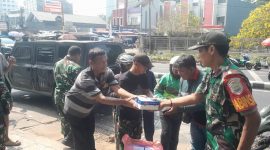 Pulihkan Situasi Pasca Unjuk Rasa Koramil 03/GP Gelar Patroli dan Distribusikan Sembako serta Nasi Kotak di Slipi