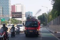 Gerak Cepat TNI AD Antisipasi Abu Vulkanik, Kodim 0503/JB Kerahkan Prajurit dan Water Tank Siram Sejumlah Ruas Jalan Jakarta Barat