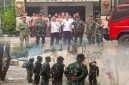 Langkah Preventif Dampak Abu Vulkanik, Koramil 01/Taman Sari Lakukan Penyiraman Jalan dan Sekolah