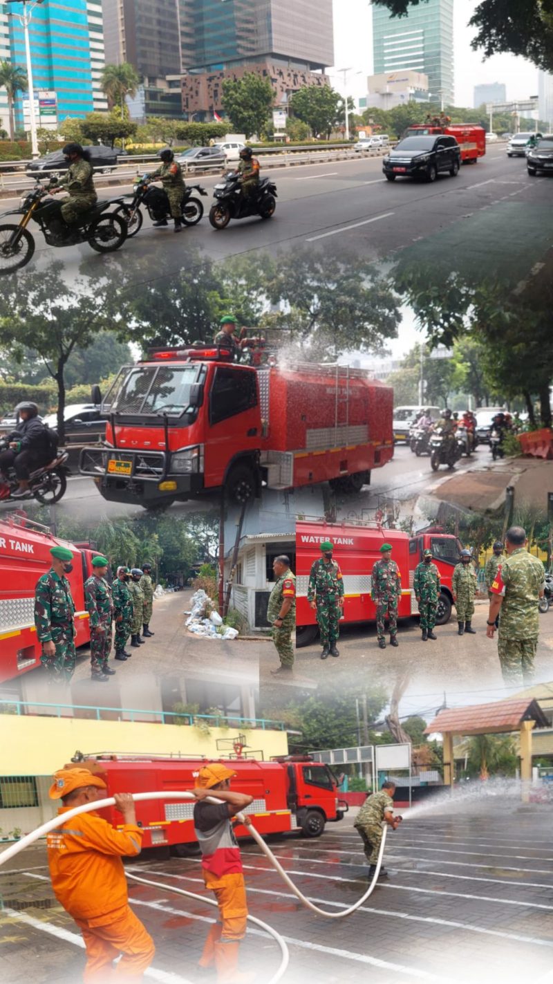 Minimalisir Dampak Abu Vulkanik, Koramil 03/GP Laksanakan Penyiraman Jalan dan Sekolah
