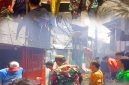 Kebakaran Rumah di Mangga Besar IX, Personil Koramil 01/TS Sinergi Bersama Aparat Gabungan Gerak Cepat Lakukan Penanganan