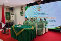Ketua Seksi Ekonomi Ny. Yenny Manatap Rajagukguk dan Anggota Persit KCK Cabang XVII Kodim 0503/JB Ikuti Zoom Meeting Pelatihan Administrasi Keuangan